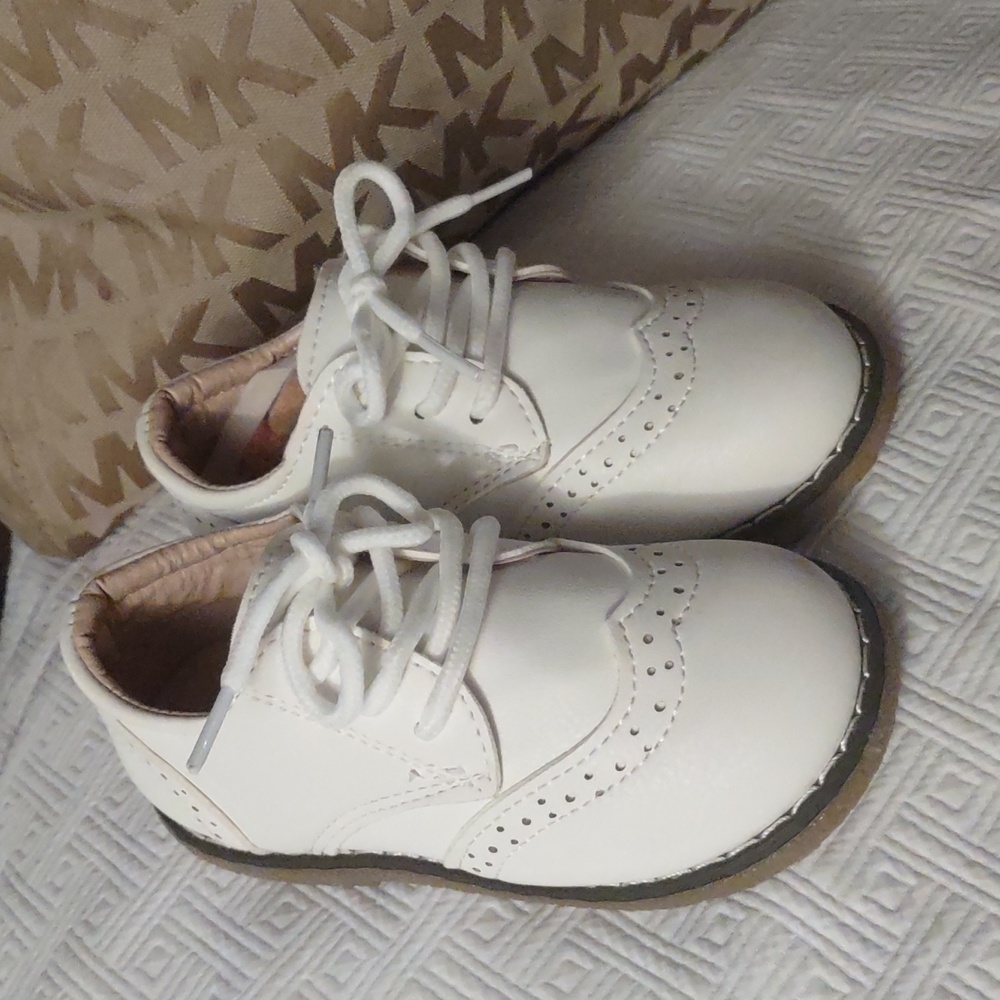 Baby white dress shoes made by (MG BABY) SIZE 7 TODDLER NWT